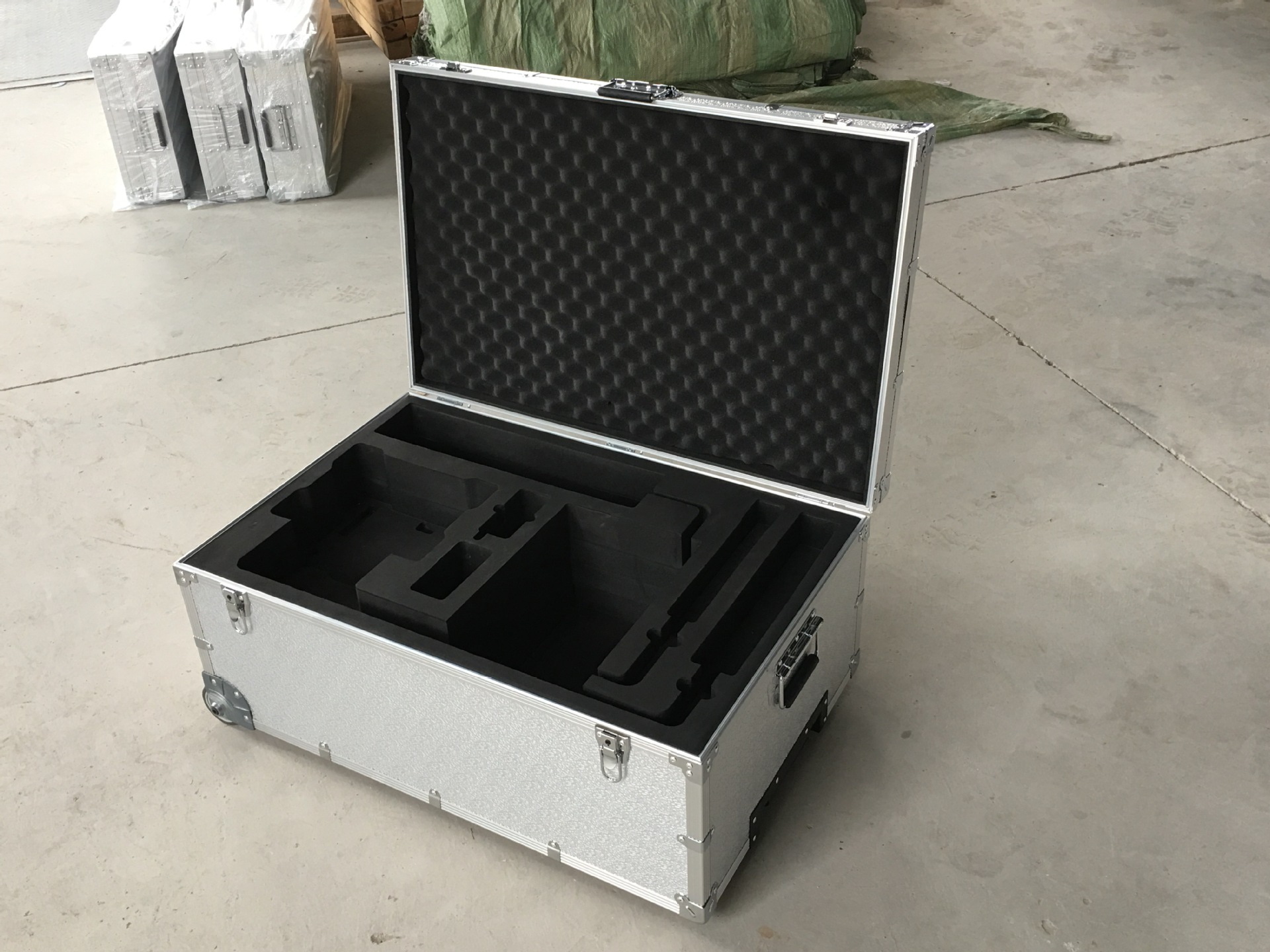 便携式仪器箱 精密仪器箱 水质监测仪器箱 带拉杆仪器箱 铝箱示例图1
