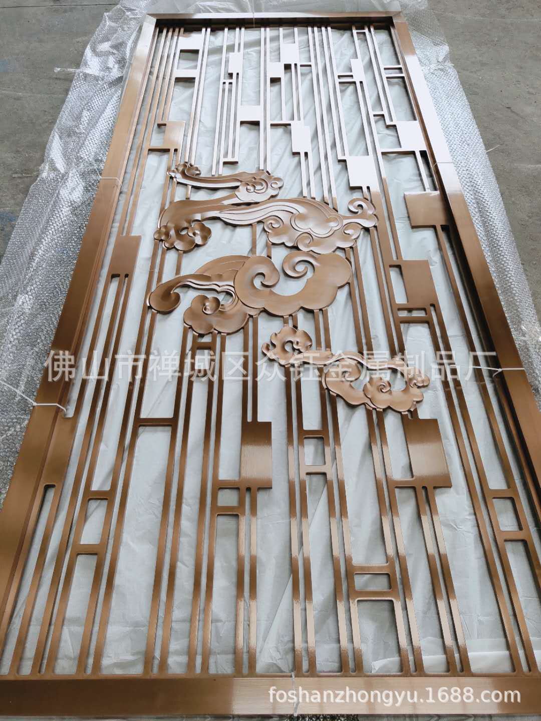 厂家直销 铝板镂空雕刻祥云屏风表面红古铜大气古典示例图1