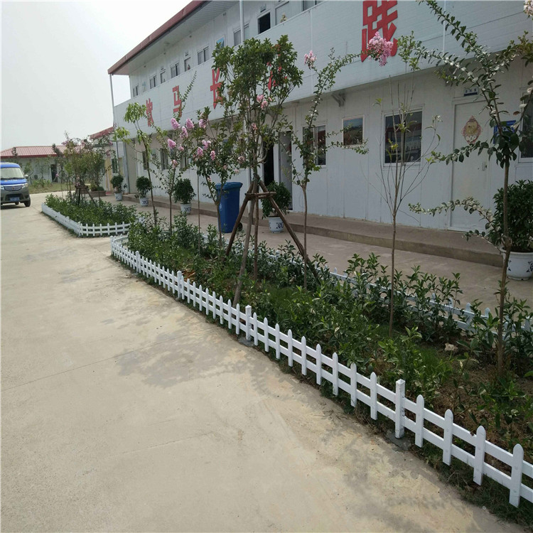 安百瑞供应 北京公园草坪护栏 景区pvc塑钢围栏 变压器塑钢围栏价格