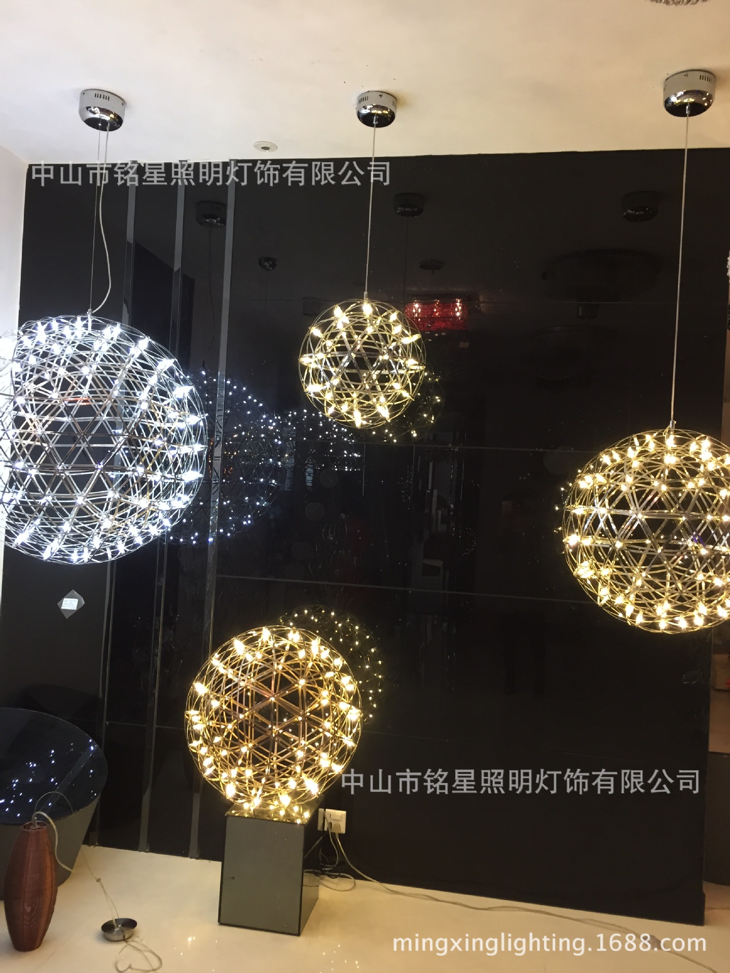 定制商场大厅中空LED球垂吊灯厂家新款球满天星不锈钢圆球灯示例图20