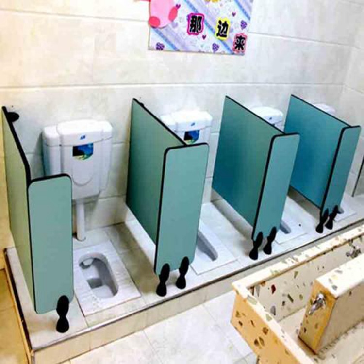 济南厂家幼儿园卡通设计防水防潮厕所隔断隔板门公共卫生间隔断门示例图7