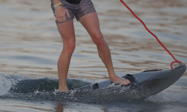 水上高速动力冲浪板海上娱乐体验水上飞运动电动冲浪滑板示例图3