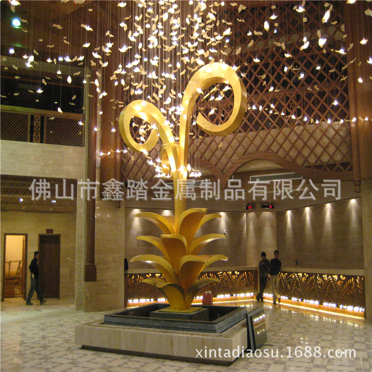 佛山酒店大厅不锈钢雕塑 表面贴金箔安装效果图示例图18