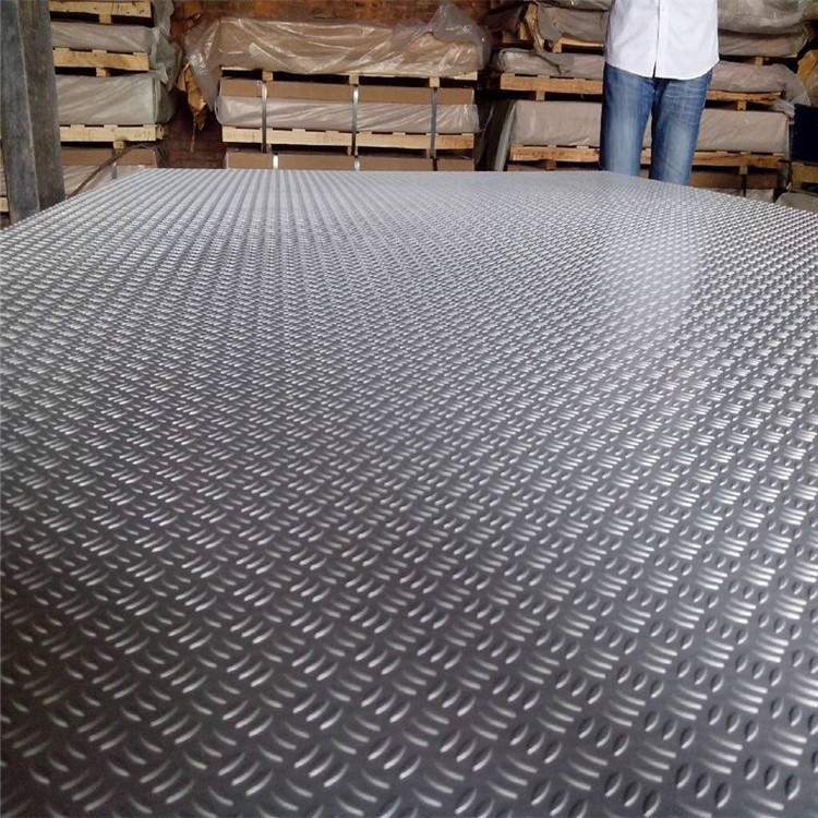 兴兴尚现货花纹铝板 5052耐磨五条筋防滑铝板 1060建筑装饰压花铝板