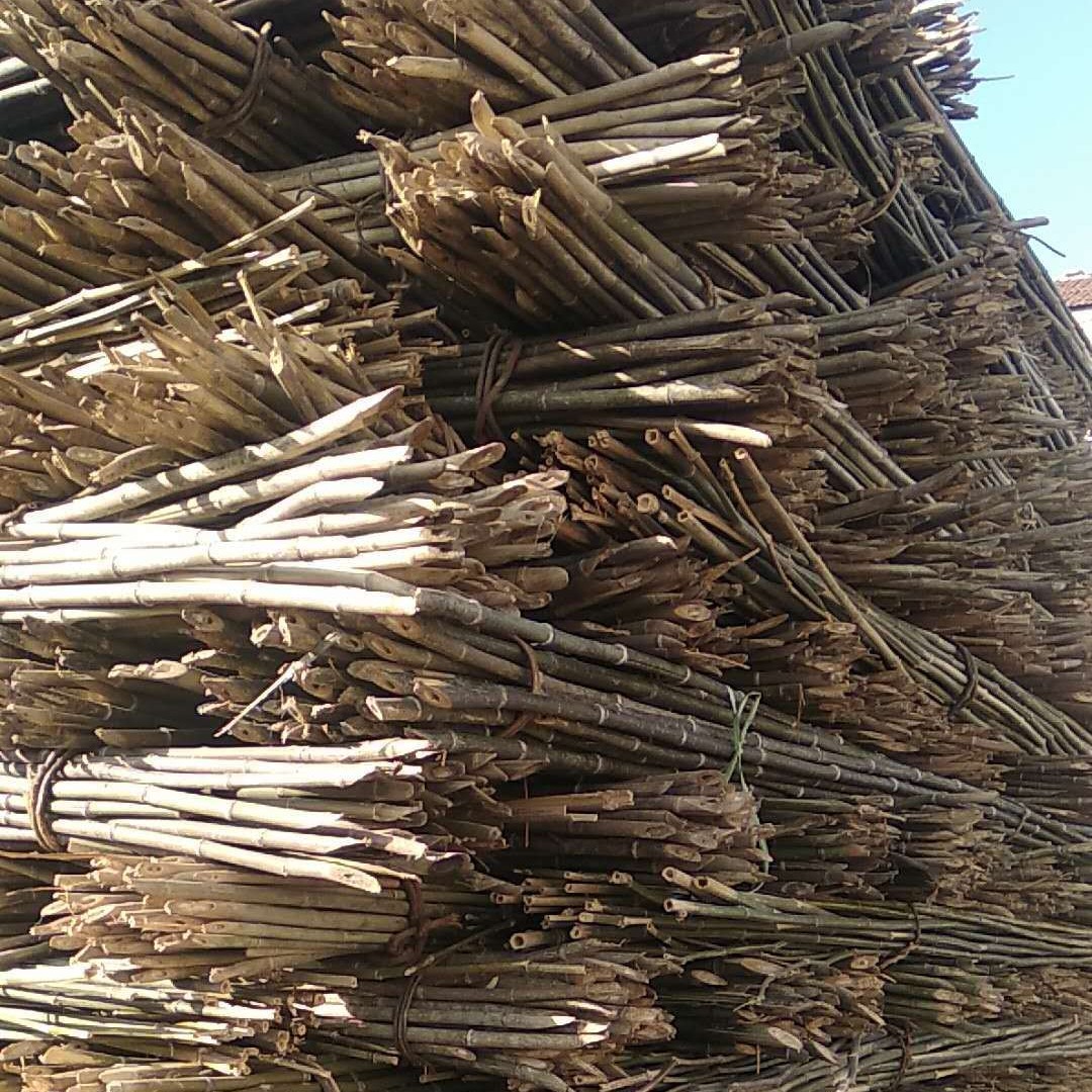 至诚毛竹 产地现货直供各种竹架竿  2.2米菜架竿 2.5米-3米菜架竿批发图片
