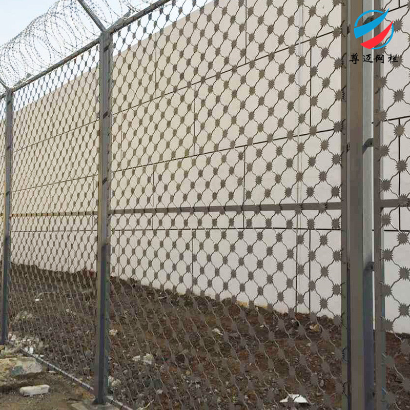黑龙江机场护栏网 尊迈机场隔离护栏 看守所隔离网 三角折弯护栏厂家