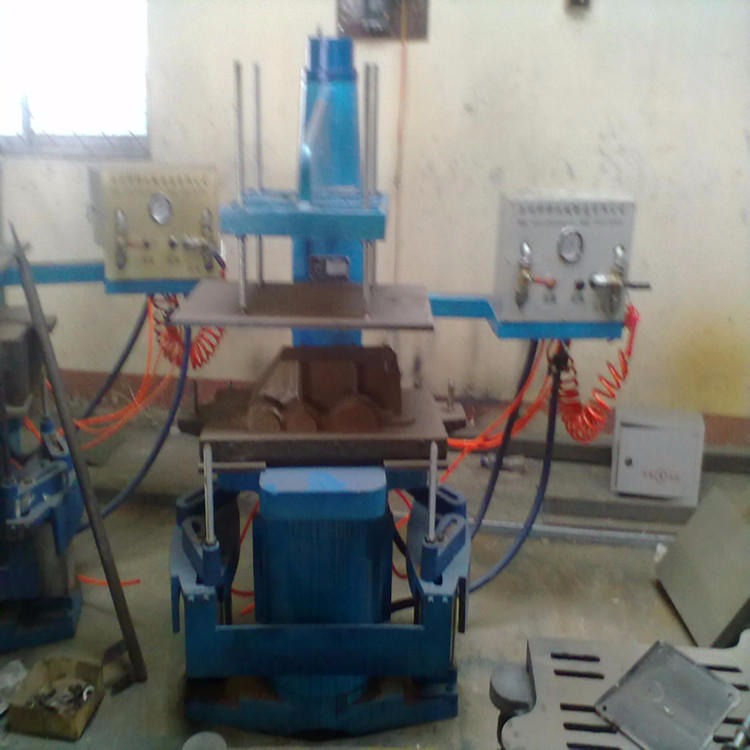造型机 铸造造型机   翻砂造型机 威震造型机 造型机生产厂家  沧州科祥