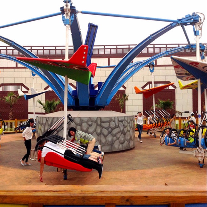 16人风筝飞行参数  趴着玩的新型飞椅  户外创意游乐设备图片