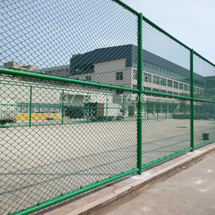 球场围栏网 学校运动体育场勾花护栏网笼式球场围栏网厂家示例图16