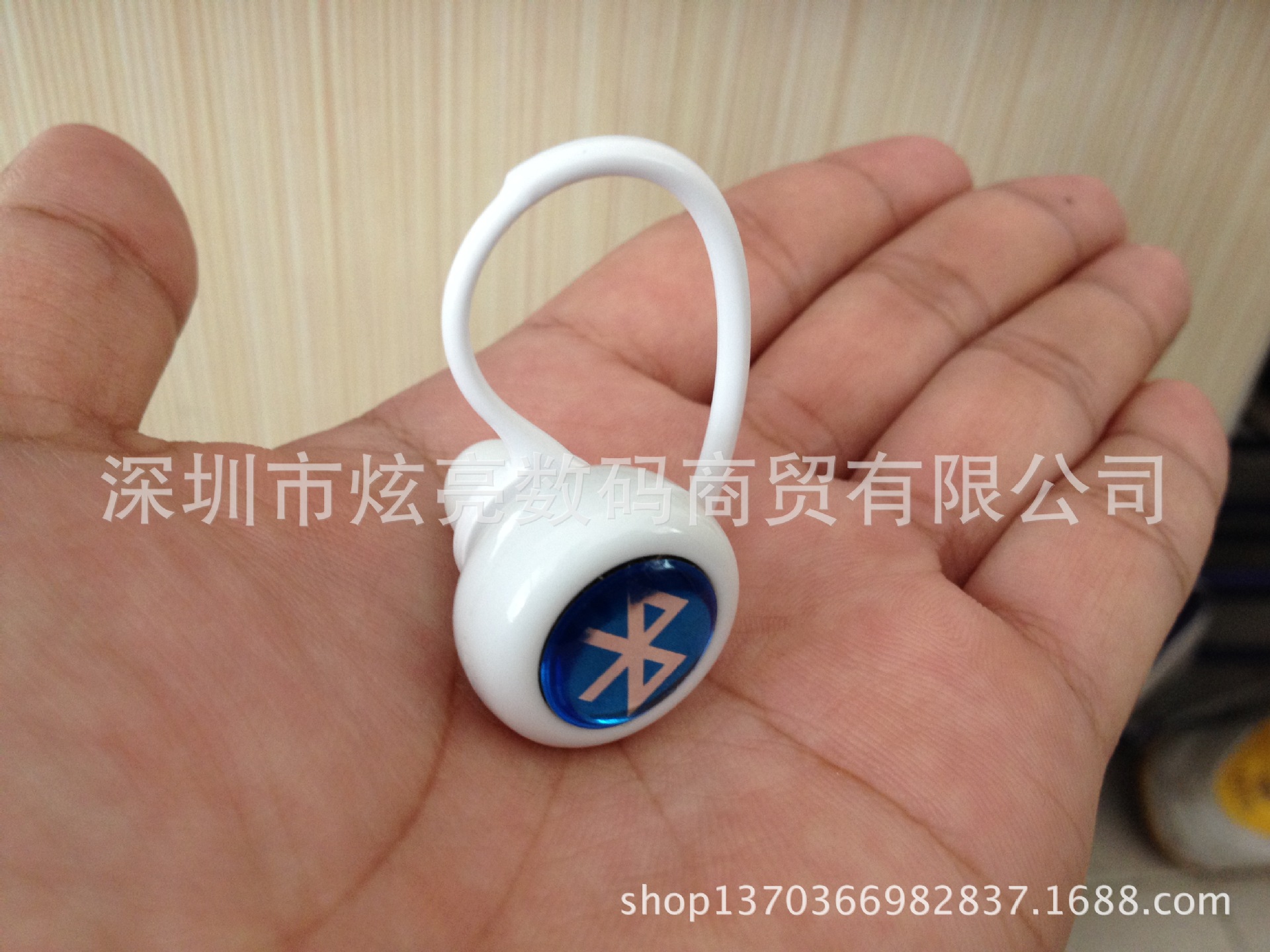 外贸mini-a 迷你超小隐形入耳式立体声蓝牙耳机 通用一拖二听歌示例图7