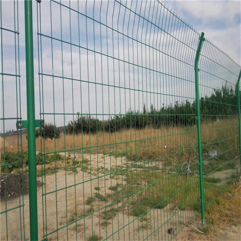 福嘉厂家供应铁丝围栏网 绿色铁丝网围栏价格 果园铁丝围网图片