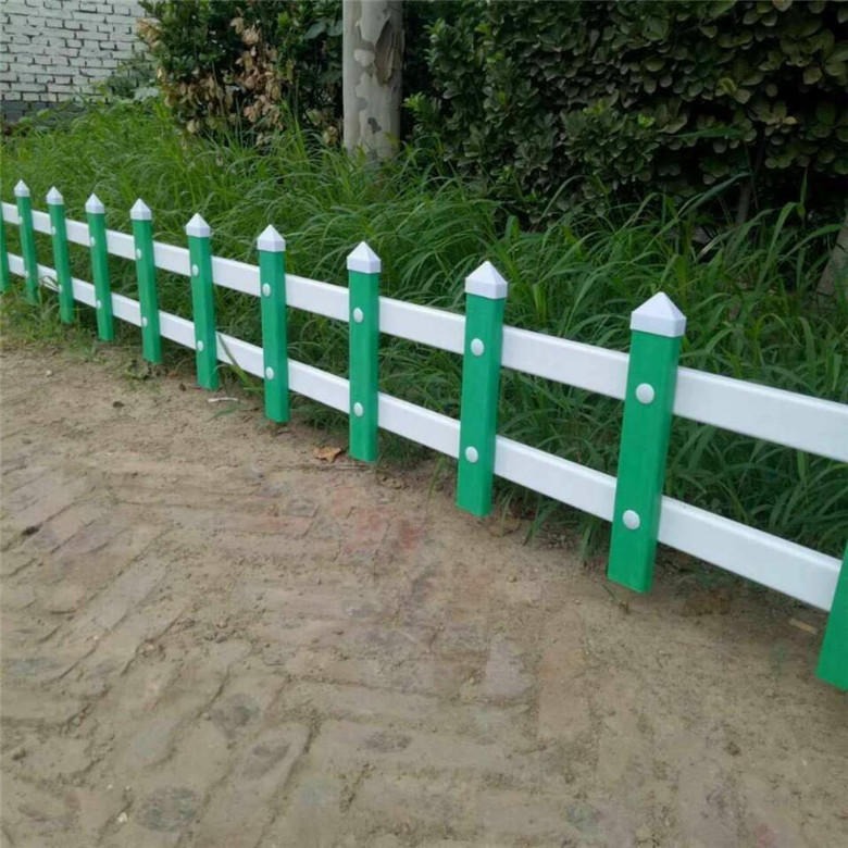 德兰pvc草坪防护栏 花园绿化带草坪防护栏 塑料草坪隔离栏 厂家供应