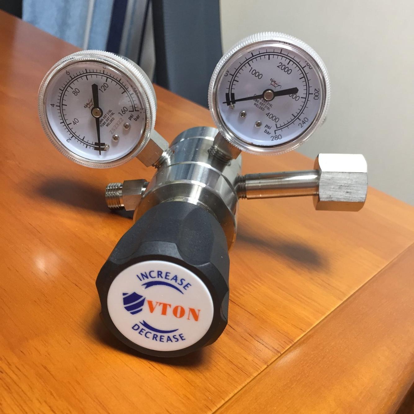 不锈钢带压力表美国威盾VTON品牌进口氦气钢瓶减压阀图片