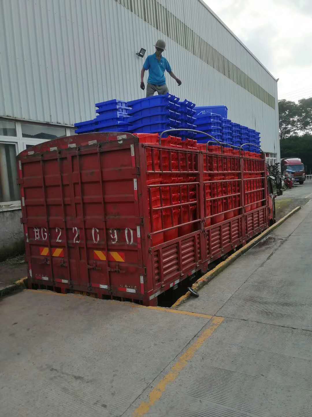 得荣县加厚塑料垃圾桶可挂车承重力强的环卫120L塑料垃圾桶厂家