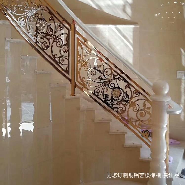 瑞丽新中式别墅楼梯扶手雕花护栏纯铜雕刻才算实用