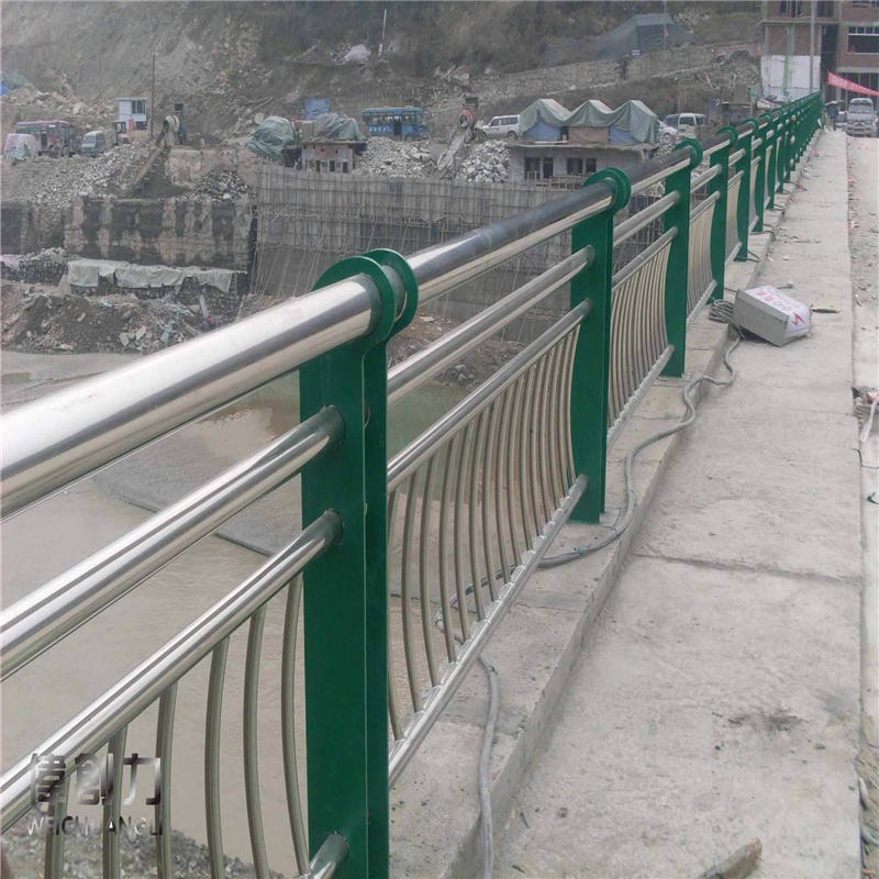304/201不锈钢碳素钢复合管 定制生产 聚晟不锈钢桥梁防撞栏杆 景观桥梁护栏