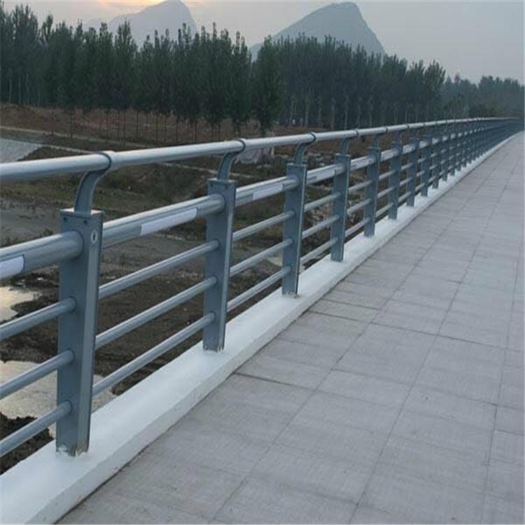 安徽防撞桥梁栏杆 包厢立柱 聚晟 不锈钢碳素钢复合管 定制加工 304道路护栏厂家