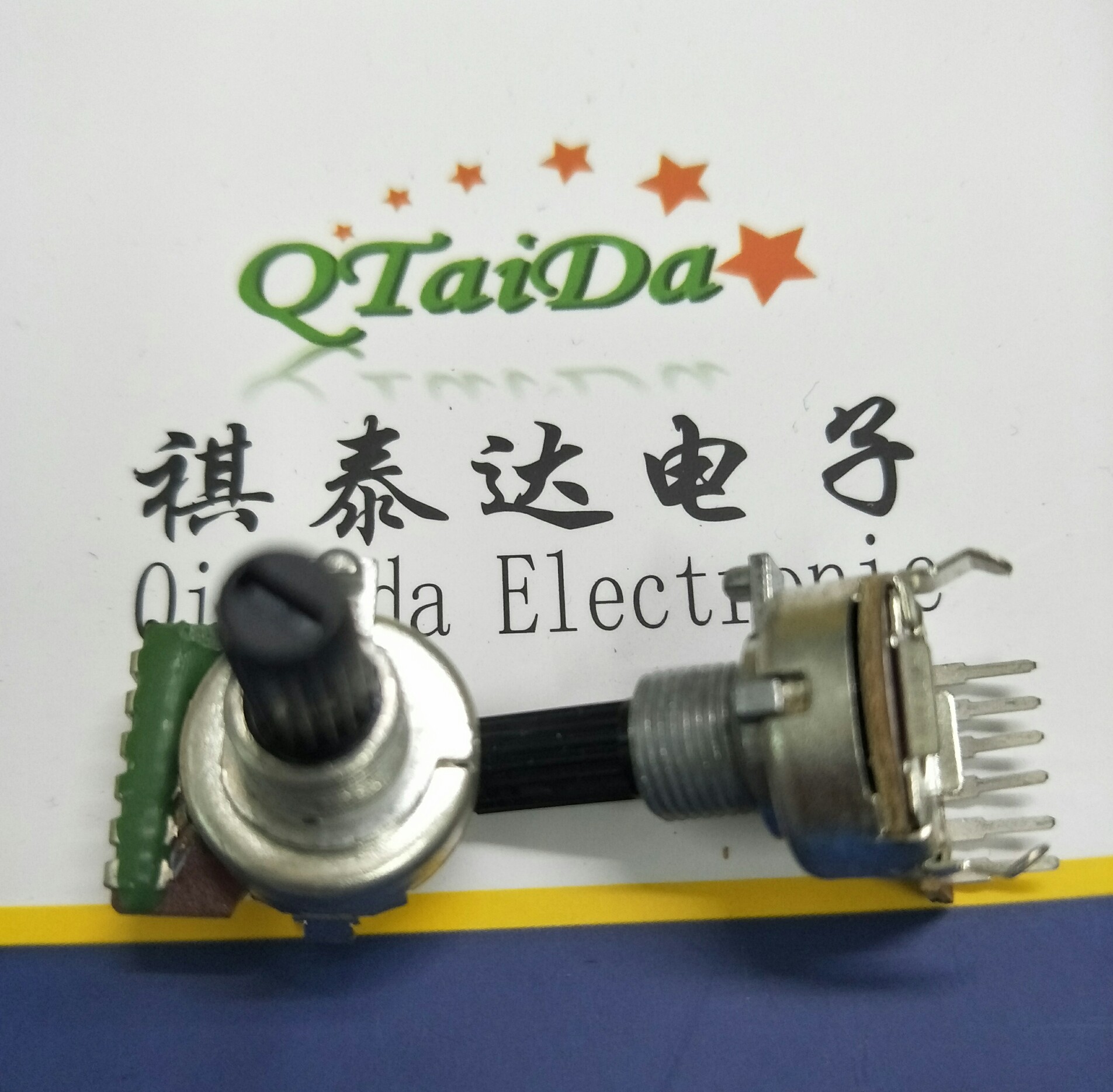 深圳厂家R1216G双联16mm塑胶轴碳膜电位器，双联弯脚插板式双声可调调音示例图2