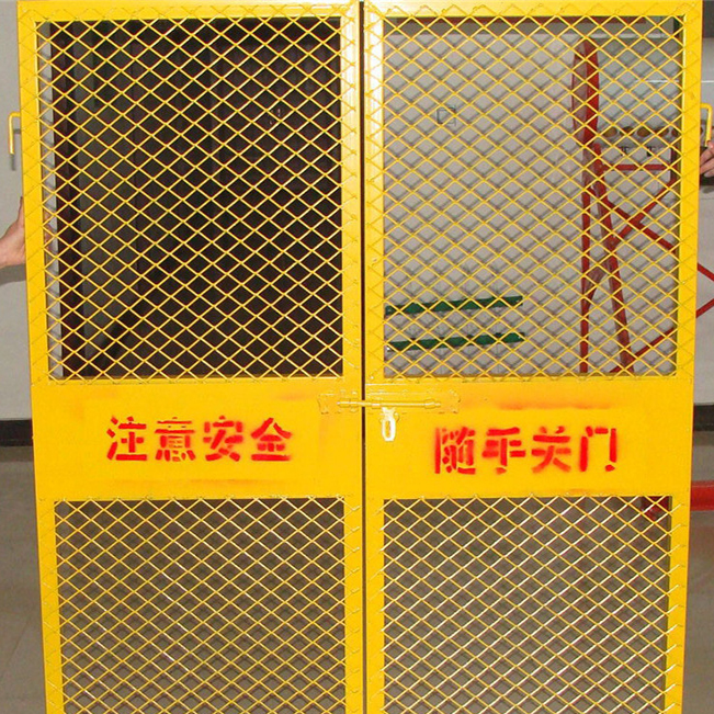 施工电梯防护门 (1).jpg