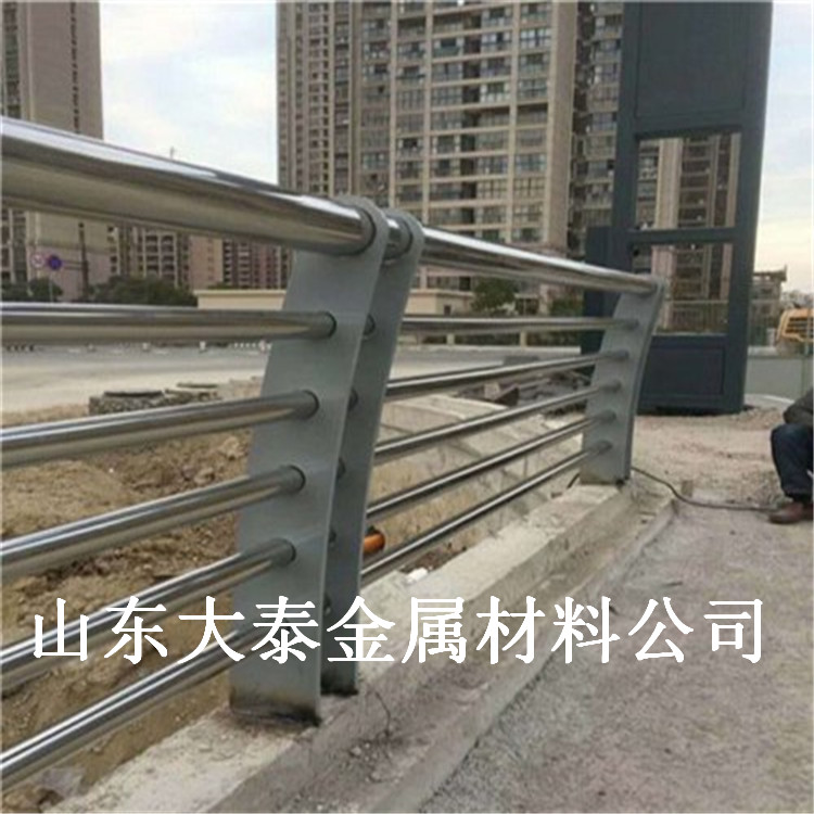 大泰加工 木纹转印景观河道栏杆 天津304不锈钢景观栏杆