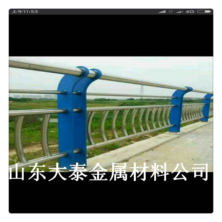 桥梁防撞护栏 山西桥梁防撞护栏立柱 不锈钢内衬碳素钢复合管护栏