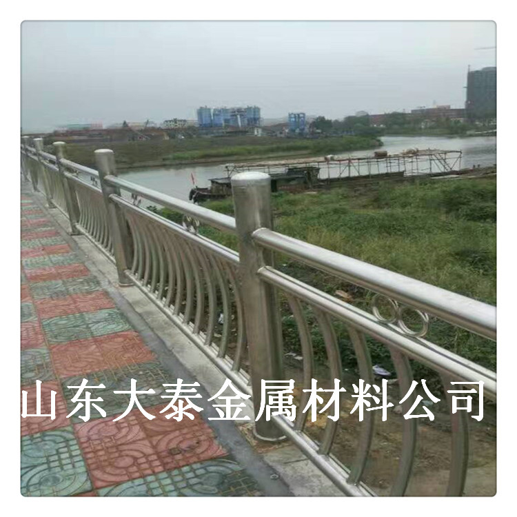 大泰生产销售 304不锈钢复合管护栏 北京304不锈钢景观栏杆