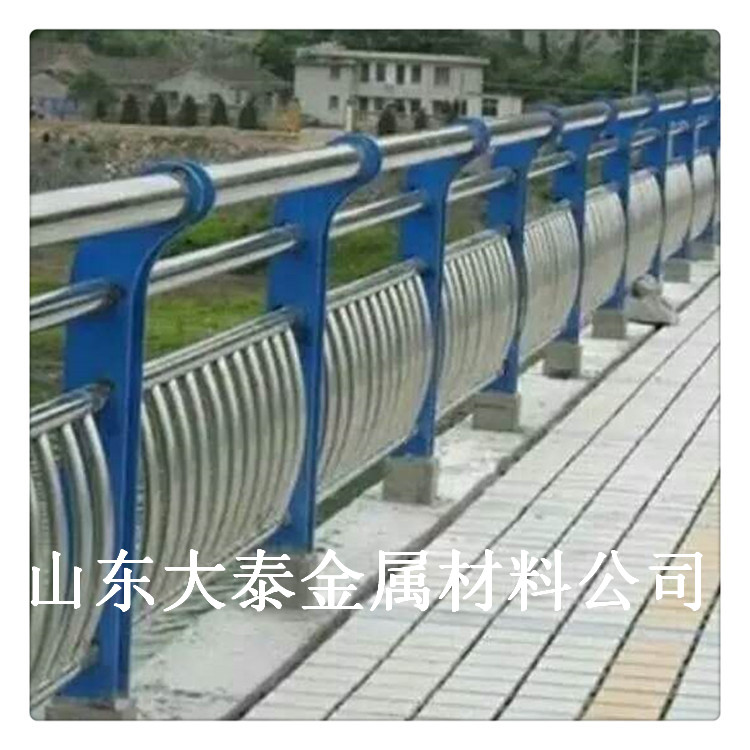 不锈钢桥梁防护栏杆 广西304不锈钢景观栏杆 不锈钢内衬碳素钢复合管护栏