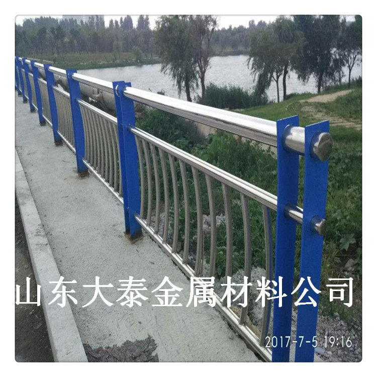大泰生产销售 304不锈钢复合管护栏 山东桥梁河道防撞栏杆