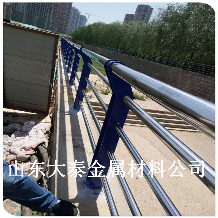 不锈钢桥梁防护栏杆 福建304不锈钢桥梁护栏 不锈钢内衬碳素钢复合管护栏