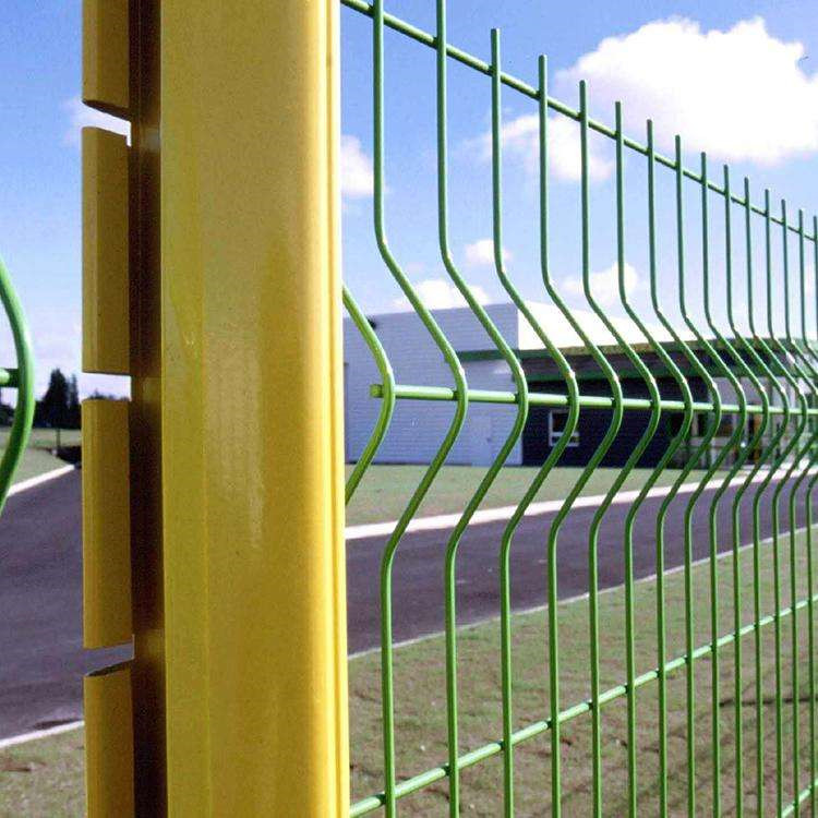  三道弯护栏网 三折弯防护围栏网 观光区围栏网价格