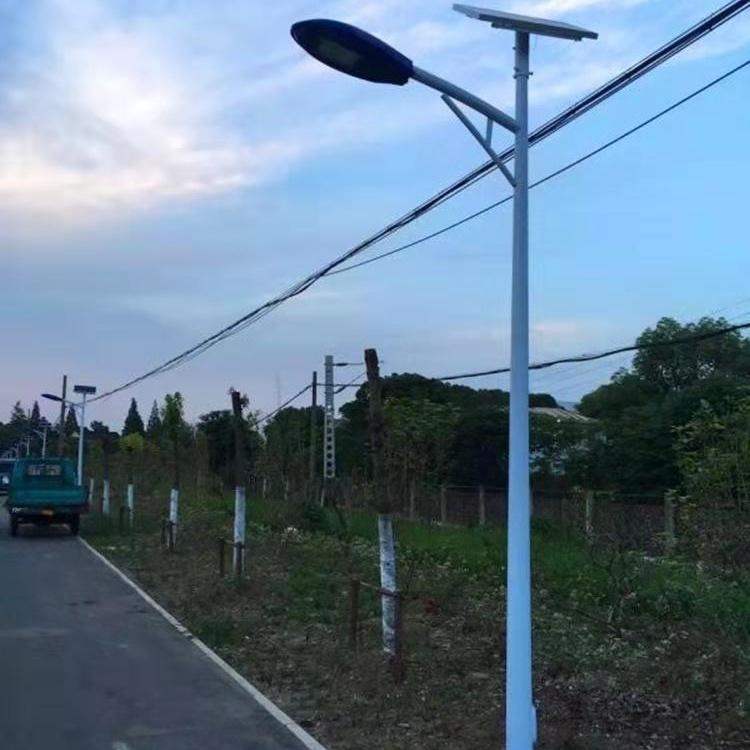 30W公路太阳能路灯价格 6米市政道路照明LED灯 厂家  鑫永虹图片