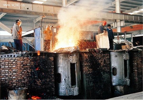 高鸿科技中频熔炼炉熔铜熔黄铜炉包运输