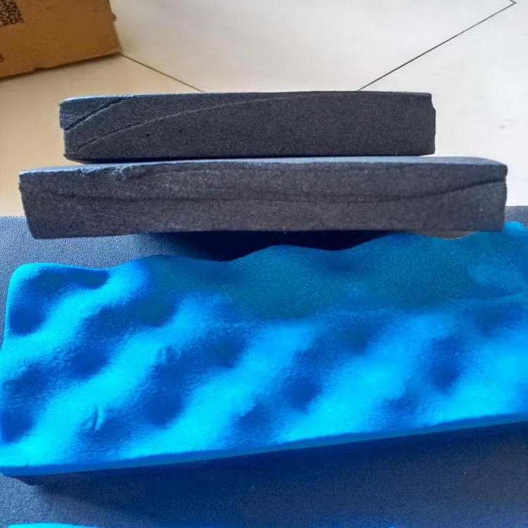 普兰多自粘胶橡塑保温板 背胶橡塑板 贴铝箔橡塑保温板阻燃降噪保温材料