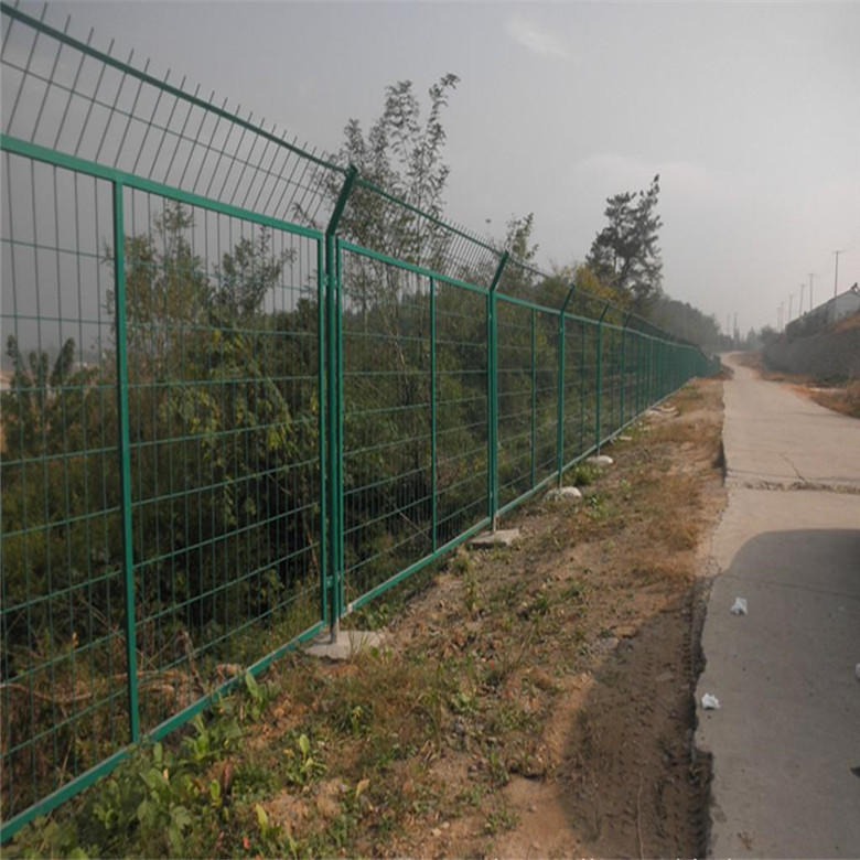 德兰高速公路护栏网 绿色公路道路护栏网 路边山体落石防护网框架护栏