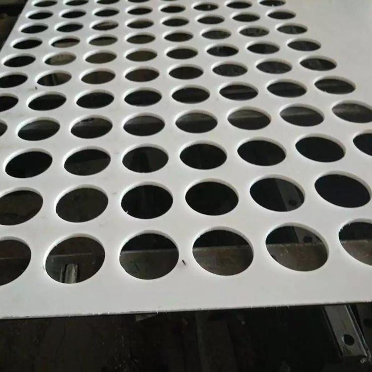化工领域用耐酸碱pvc冲孔板价格  设备护板用塑料冲孔板  欧腾冲孔网厂家