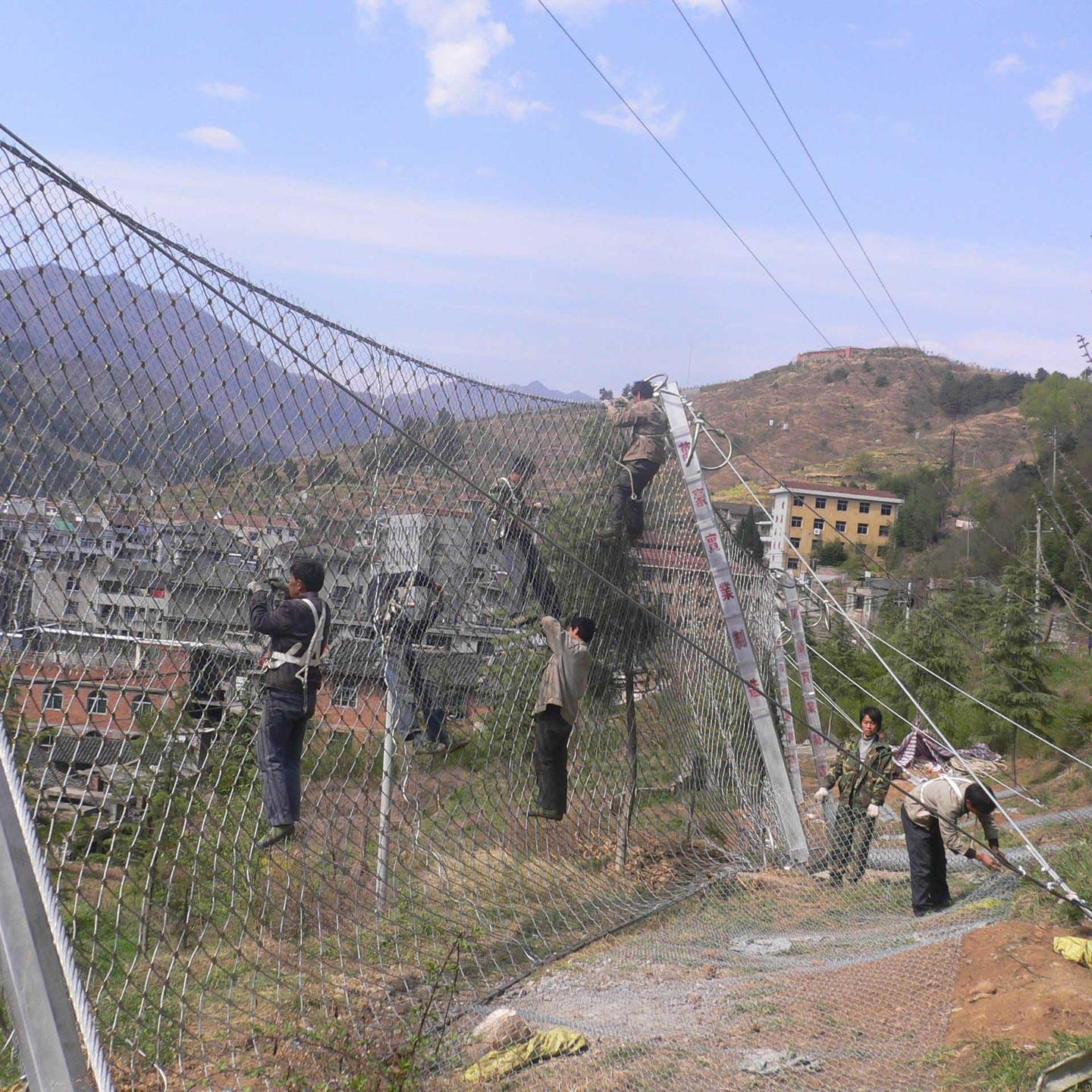 四川山体塌方落石防护网 护坡柔性边坡防护网 钢丝绳网厂家