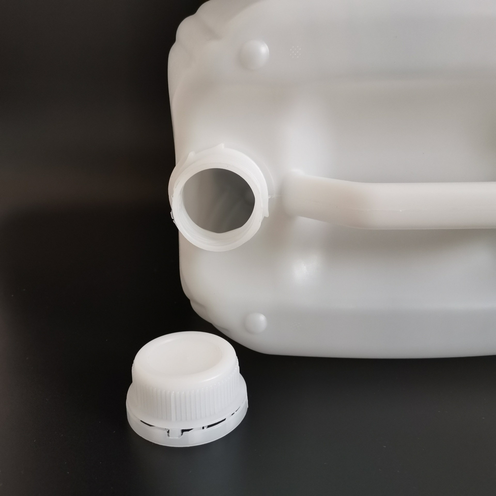 铭诺 尿素桶厂家 20公斤白色塑料桶 车用尿素包装桶  尿素溶液桶