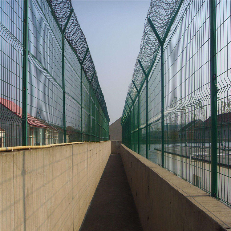 螺旋式刀片刺绳护栏网用于监狱隔离栅示例图10