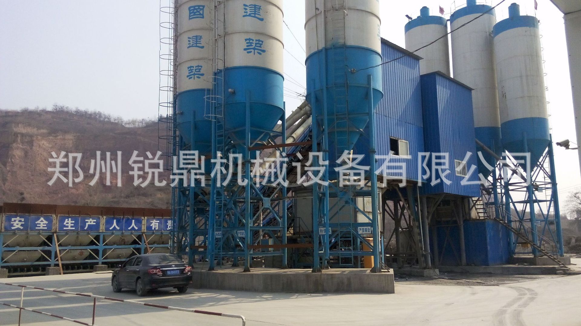 专业厂家生产工程混凝土搅拌站 郑州大型混凝土搅拌站设备价格示例图3