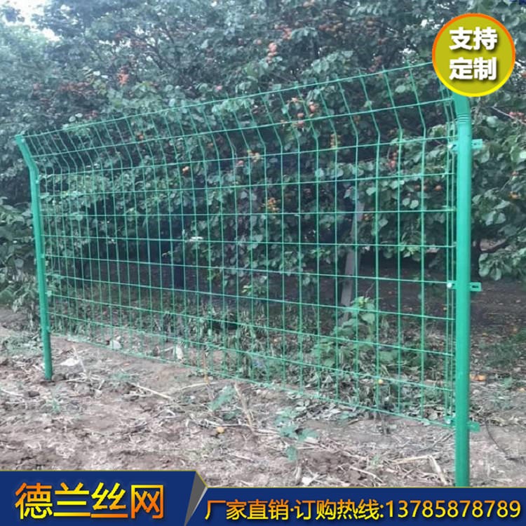 供应德兰  圈山防护网 钢丝网护栏 圈地护栏网  规格标准 质优价廉
