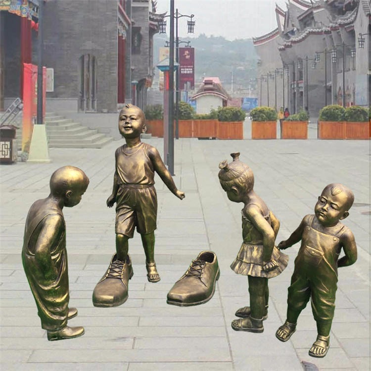 小孩穿大鞋雕塑 童趣主题人物雕塑 儿童主题雕塑 唐韵雕塑