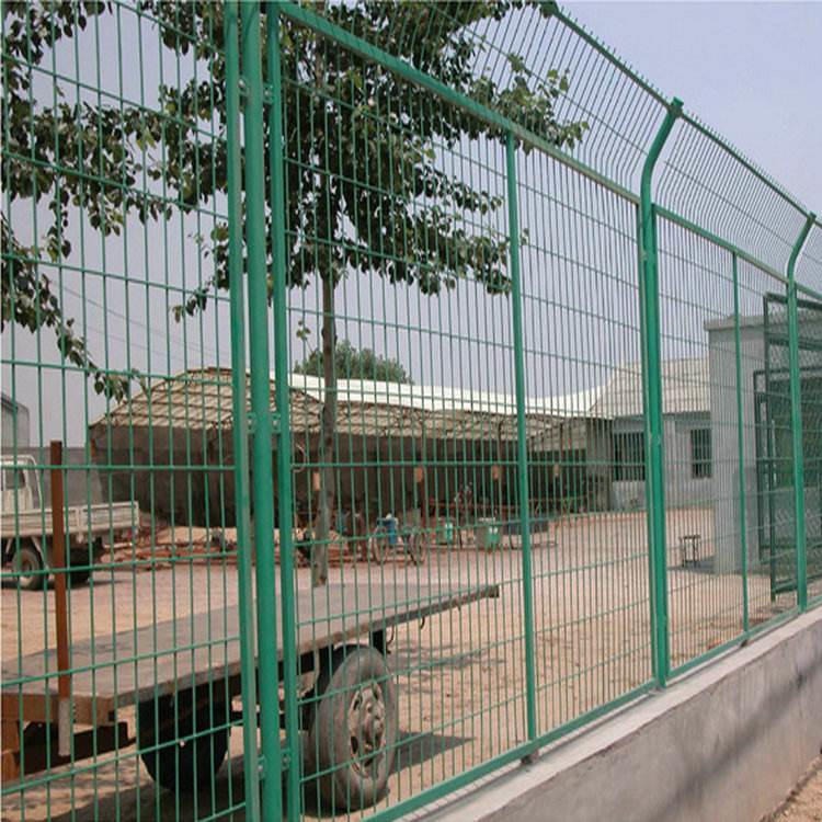 德兰厂家直销公路护栏网 框架护栏网 浸塑护栏网 厂区围栏网 铁路防护网
