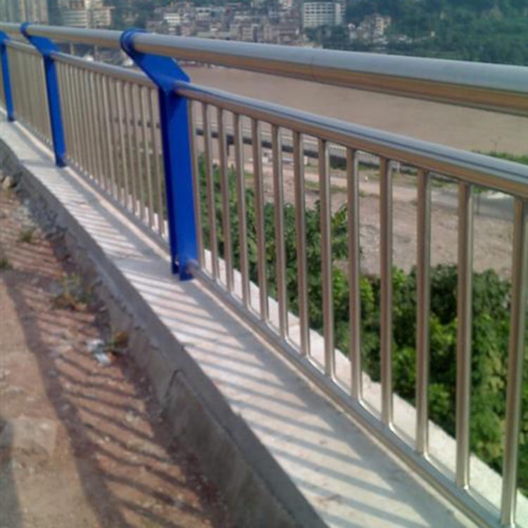 崇泽 不锈钢河道防护栏杆 河道景观护栏 城市道路防护栏杆图片