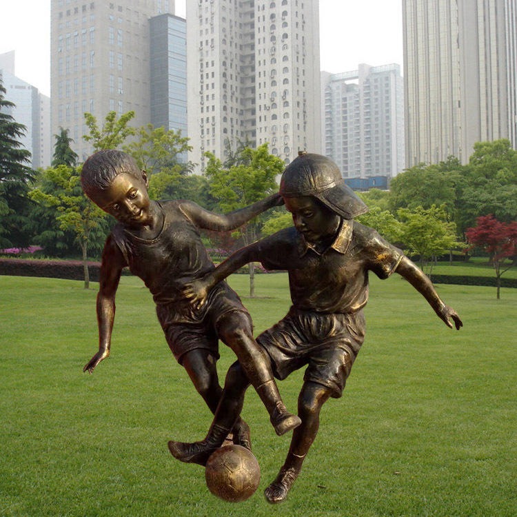 小孩踢足球雕塑 校园足球主题雕塑 唐韵园林