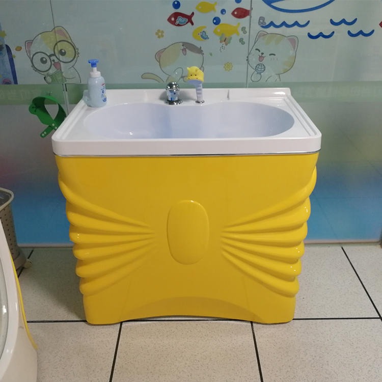婴儿洗澡游泳馆设备 一体婴儿洗浴盆 婴儿冲洗盆商用图片