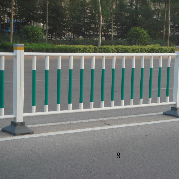 满星实业提供 市政护栏 道路护栏 公路车道护栏 锌钢铁艺围栏 交通隔离栏 防撞栏杆 安全绿化护栏图片