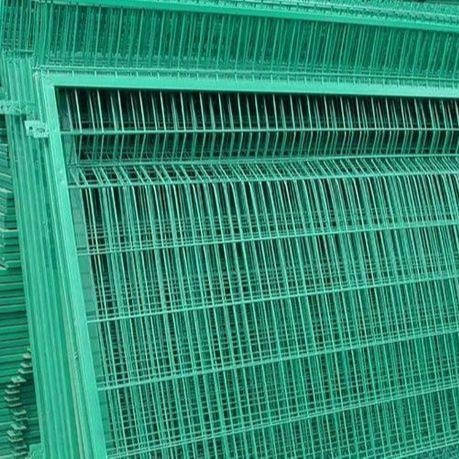 绿色防护网 金属防护网 铁丝网围栏 隔离栅栏图片