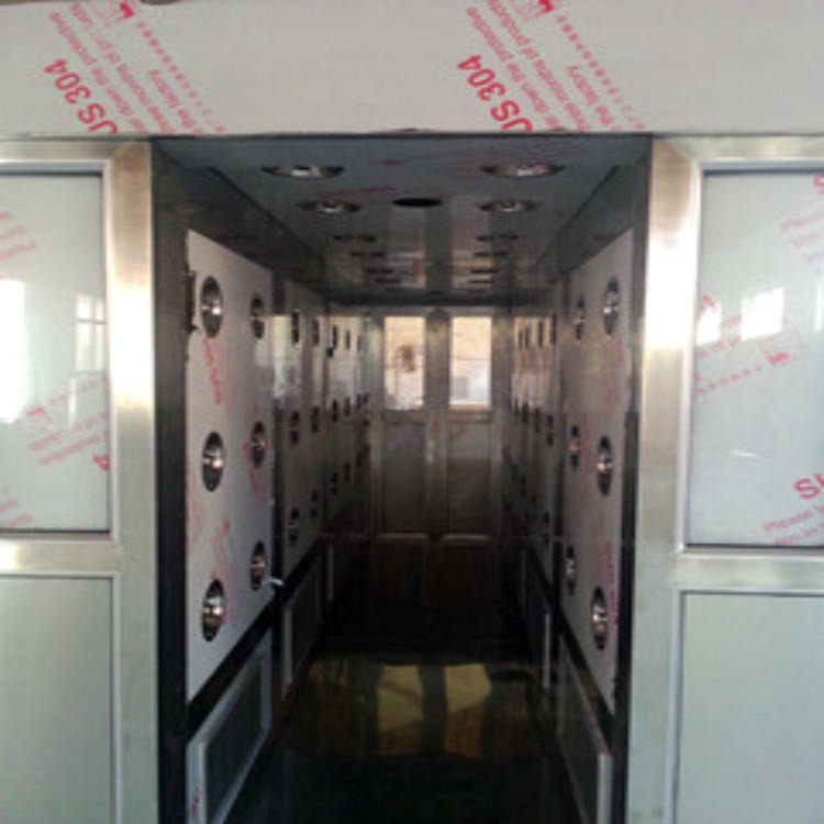 货淋室设备厂家 自动卷帘门货淋室 风淋室 北京货淋通道厂家 可定做 维斯特图片