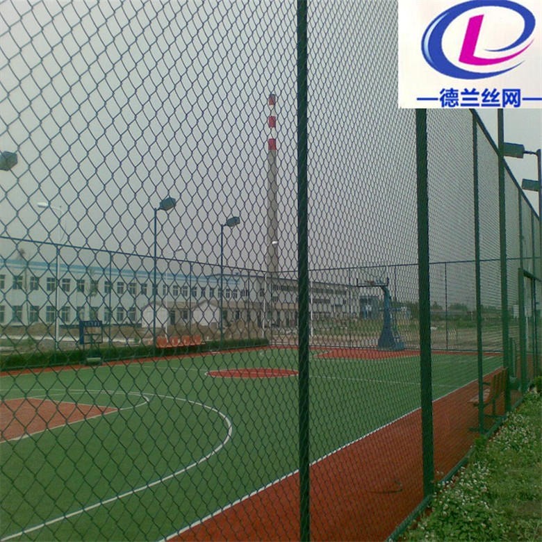 五人制足球场围网 室外篮球场围网制造厂家 勾花篮球场护栏报价