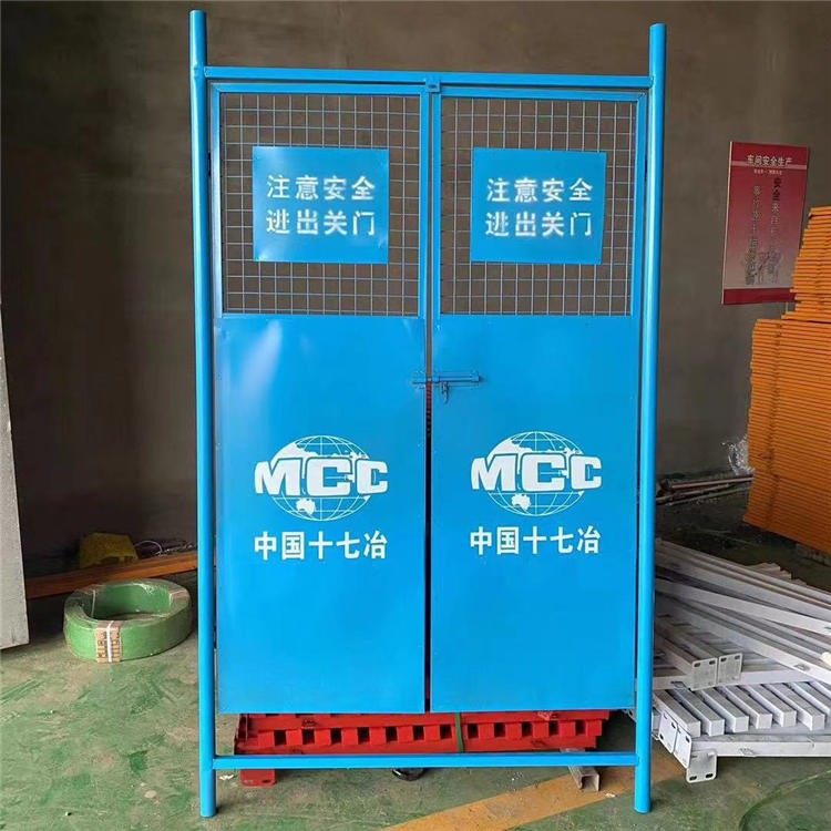施工电梯门安全防护门厂家定制中建蓝电梯安全防护门 施工安全门峰尚安